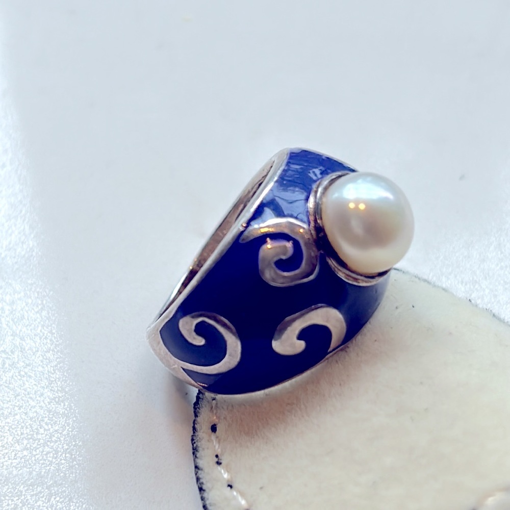 Stunning Menegatti enamel sterling silver and Pearl ring. Size 6.75